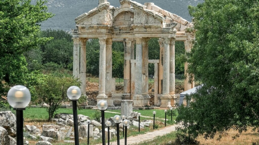 How Burkina Faso YouTube bloggers can collaborate with Algeria advertisers in 2025