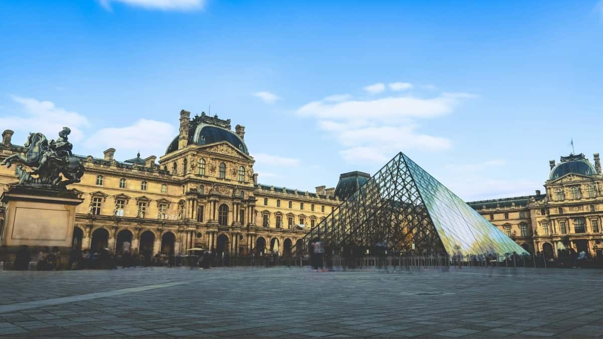How Burkina Faso LinkedIn bloggers can collaborate with Switzerland advertisers in 2025