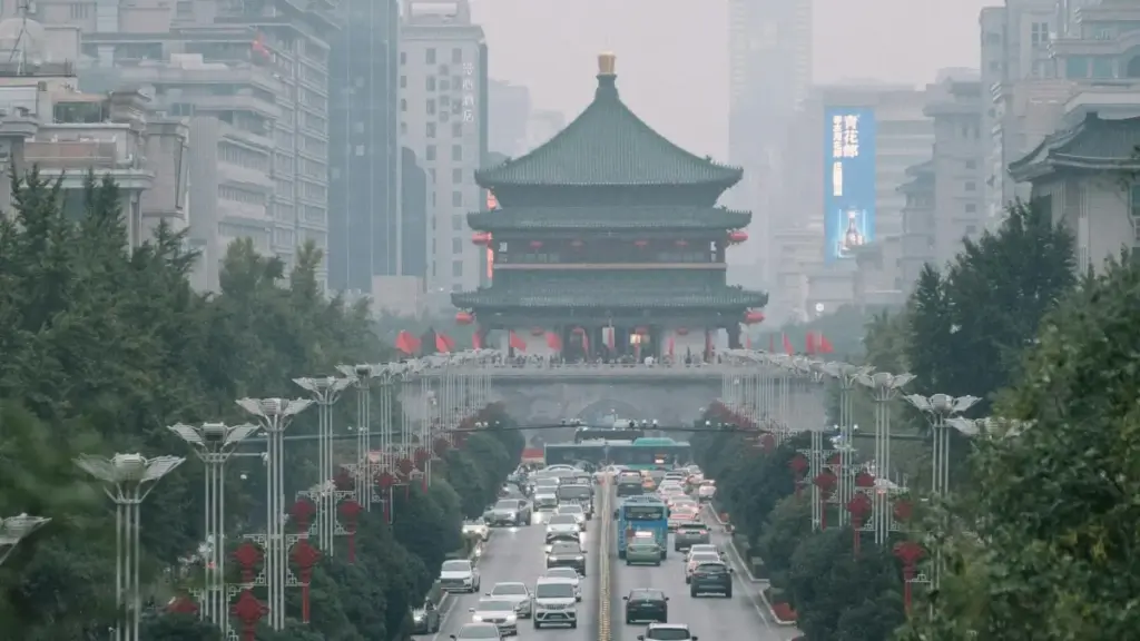 Wɛrɛwɛrɛw Takatak kɛrɛba Sigapuur la, denw ka yelenw ka yɛrɛw ka taa yelena ka fɔ walima.