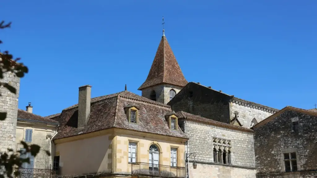 "Guide pratique pour annonceurs au Burkina Faso : comment repérer et activer créateurs Twitter de Lettonie pour lancer ventes flash via hype d'influenceurs."