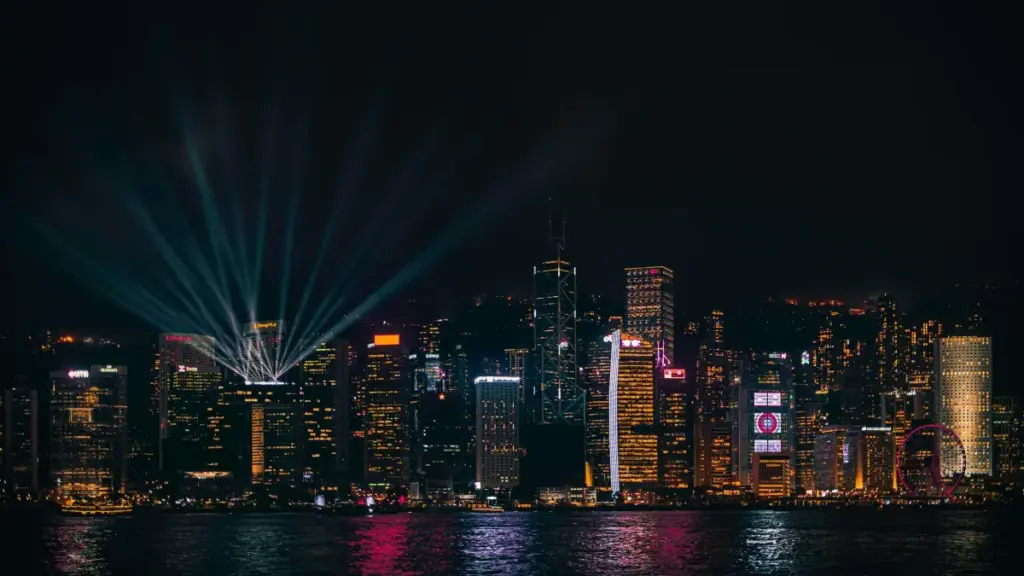 "Guide pratique pour annonceurs au Burkina Faso: comment évaluer si un influenceur (sur ShareChat ou autres) est pertinent pour une audience française en 2025."