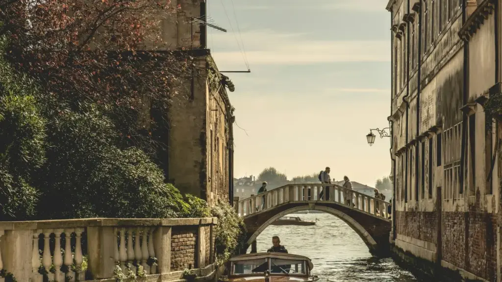 "Guide pratique pour annonceurs au Burkina: comment identifier, contacter et collaborer avec des créateurs Reddit en Australie pour booster visibilité de marque."