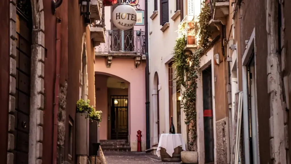 D taaba ni niiga: ka fɔori Mongolia Etsy ka bɔɔ yelga, ka sɛnɛ influencers be yise tours la, ka koori tips, kanbiiri ni MaTitie fon.