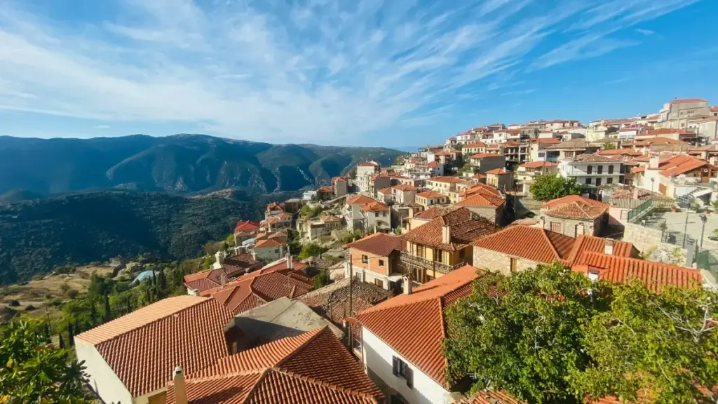 Suuga zɔɔre: kaan laafi Clubhouse la Ireland bɩiga yamb yiiri, neeree la soaba, ka fɔri seere naf-yaare nɛ.