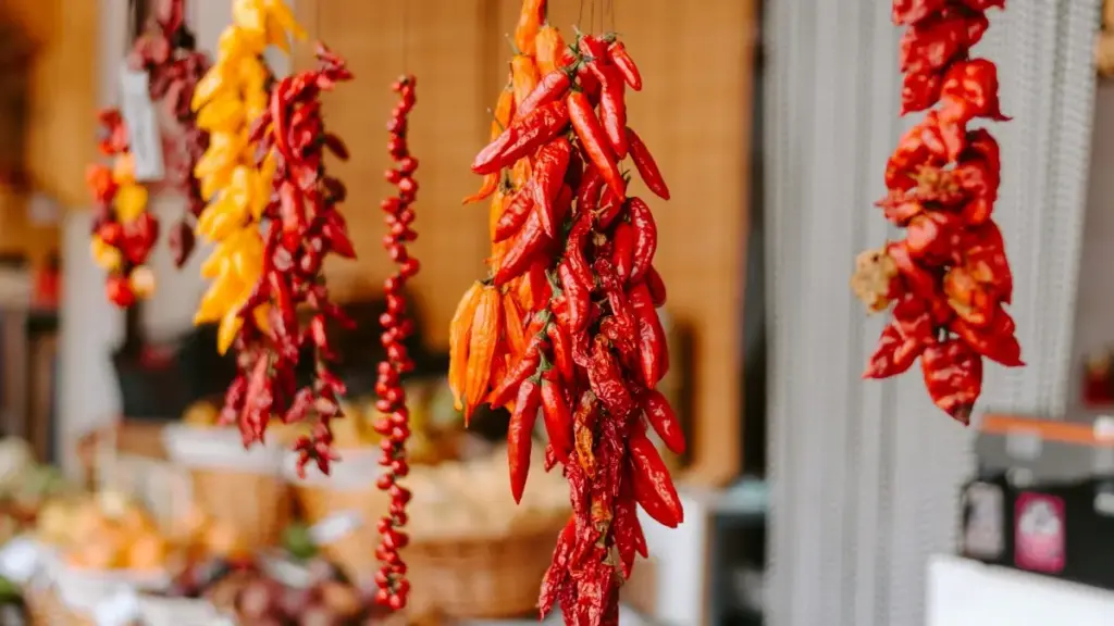 Saa créateur du Burkina Faso, ni montre comment ko waata marques d’Ouzbékistan sur YouTube, ko gagner confiance, et ko bâtir deal long terme sans forcer.